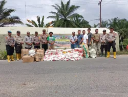Polsek Rantau Kopar Beri Warga Pengungsi Banjir Sembako dan Cooling System