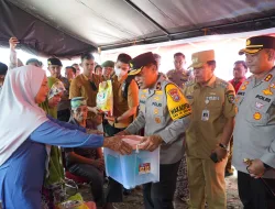 Tekankan Netralitas dalam Pemilu, Wakapolda Berikan Bantuan ke Warga Terdampak Banjir