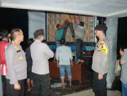 Tiba di Bangkinang, Polres Kampar Kawal Ketat Logistik Pemilu 2024 di Gudang KPU