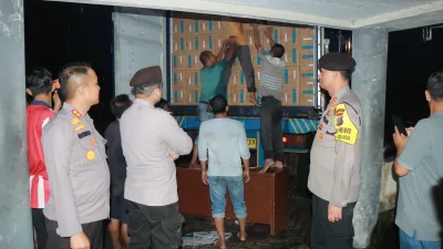 Tiba di Bangkinang, Polres Kampar Kawal Ketat Logistik Pemilu 2024 di Gudang KPU