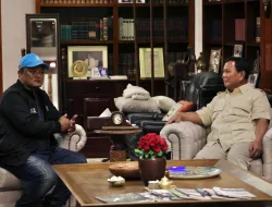 Para Nelayan Kunjungi Kediaman Prabowo, Ramai-ramai Video Call Keluarga di Rumah