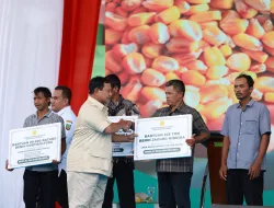 Guru Hingga Emak-emak Bersorak Sambut Prabowo di Blora: Love You, Satu Putaran