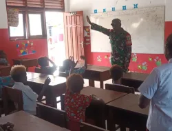 Babinsa Koramil 1710-03/Kuala Kencana Bekali Materi Wawasan Kebangsaan Kepada Siswa-Siswi SD YPPK  St. Yakobus