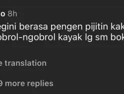 Prabowo Unggah Momen Sarungan Nonton Timnas RI vs Jepang, Netizen: Persis Bapak Saya