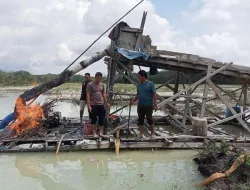 Respon Cepat Polsek Benai Musnahkan 2 Unit Rakit PETI di Desa Gunung Kesiangan