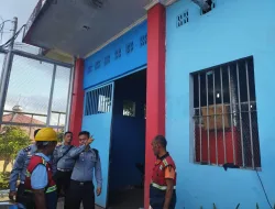 Kepala Pengamanan Lapas Narkotika Kelas IIA Pematang Siantar Dampingi Petugas PLN Memasang Instalasi Tambah Daya Listrik