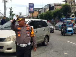Dirlantas Polda Riau Berjibaku dengan Kemacetan