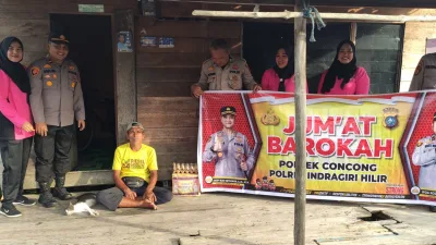 Polsek Concong Berbagi Kebahagiaan pada Kegiatan Jumat Barokah Bersama Bhayangkari Peduli