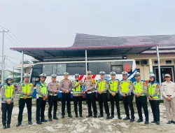 Kasat Lantas Polres Kuansing Beri Reward Personel Berprestasi