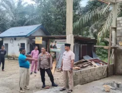 Laksanakan Cooling System, Kapolsek XIII Koto Kampar Tinjau Pembangunan Mushalla Desa Ranah Sungkai