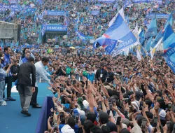 Diterpa Hoax Sakit, Prabowo Joget Gemoy Bareng Puluhan Ribu Warga di Malang