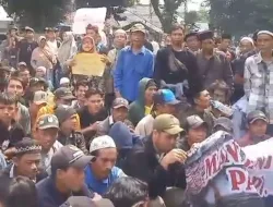 Masyarakat Geruduk Pemkab Lebak, DPRD dan Kantor Waduk Karian, Ada Apa ?