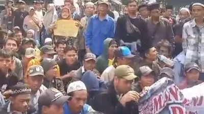 Masyarakat Geruduk Pemkab Lebak, DPRD dan Kantor Waduk Karian, Ada Apa ?