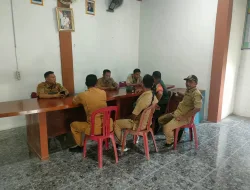 Ajangsana Di Kantor Desa Babinsa Sampaikan Kesiapsiagaan Pengamanan & Ketertiban di Lokasi TPS
