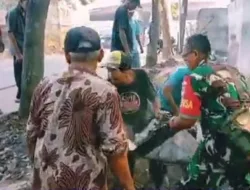Peduli Lingkungan Babinsa Melaksanakan Kerjabakti Bersama Pemerintah Desa Lambangjaya