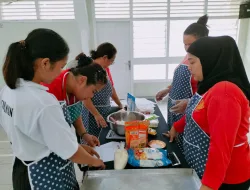 SERUNYA MEMBUAT KUE DAN MENJAHIT PADA PEMBINAAN KEMANDIRIAN