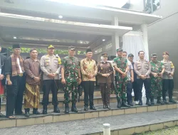 Pastikan Pemilu Berjalan Dengan Aman Dandim 0509 Dampingi Danrem 051/WKT Bersama Forkompinda Tinjau Beberapa TPS Di Kabupaten Bekasi