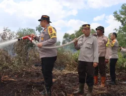 Kapolres Dumai Pimpin Pemadaman Karhutla di Tanjung Palas