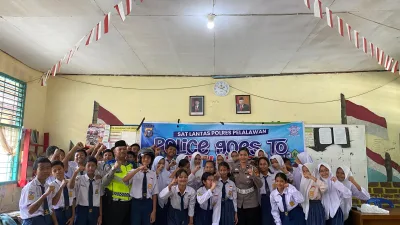 Police Goes To School Satlantas Polres Pelalawan di SMPN 1, Dalam Rangka Operasi Tertib Ramadhan Lancang Kuning 2024