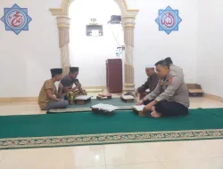 Bhabinkamtibmas Polsek Kubu Tarawih dan Tadarus Al Quran di Musholla Al – Ikhlas