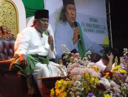 Ribuan Jamaah Hadiri  Sadranan Padusan Ati  Bersama Gus Muwafiq  Di Petilasan Keraton Kartasura