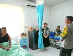 Kapolda Sumut Jenguk Dua Personil Korban Penganiayaan Saat Menangkap Pelaku Narkoba