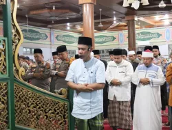Pastikan Kamtibmas Kondusif Selama Bulan Suci Ramadhan, Kapolres Pelalawan Rutin lakukan Sholat Tarawih Keliling