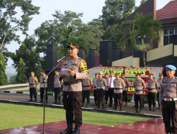 Upacara Pemberian Reward bagi Personil Berprestasi di Polres Kuansing
