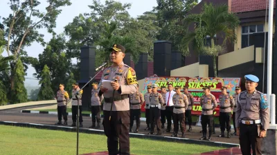 Upacara Pemberian Reward bagi Personil Berprestasi di Polres Kuansing