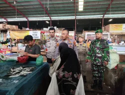 Berikan Rasa Aman Bagi Masyarakat Yang Melaksanakan Ibadah Puasa Ramadhan Polsek Bukit Raya Melaksanakan Patroli Ke Pasar Pagi Arengka