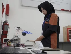 Manfaatkan KiDi IoT, Siswa SMK di Cirebon Ciptakan Robot Arm dan Aplikasi Smart Home