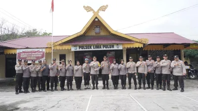 Kapolda Riau Tinjau dan Cek Polsek Limapuluh Dalam Kesiap Siagaan Menyambut Lebaran Idul Fitri 1445 H