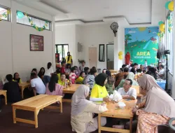 RAYAKAN HARI RAYA DENGAN BERKUMPUL BERSAMA KELUARGA