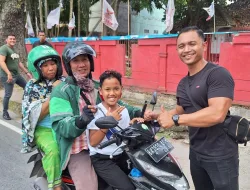 Puluhan Kader GRIB Jaya Berbagi Kupon Paket Daging Lembu Lebaran Kepada Para Pengguna Jalan Patimura Medan