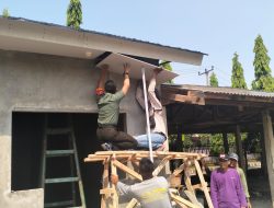 Kerja Nyata Babinsa Bantu Pembangunan Kantor Lembaga Pemberdayaan Masyarakat
