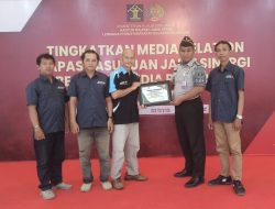 Institusi Pelayanan Terinovatif 2024, Lapas Pasuruan Terima Piagam Penghargaan dari AJPB (Aliansi Jurnalis Pasuruan Bersatu)