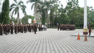 Asisten Tindak Pidana Khusus Kejaksaan Tinggi Riau Penerima Apel Kerja Pagi
