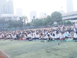 Polda Metro Jaya Gelar Salat Idul Adha di Stadion Presisi dan Bagikan Hewan Qurban