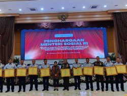 Dandim 1715/Yahukimo Menerima Penghargaan Menteri Sosial RI atas Dedikasi dan Kontribusi Dalam Penanganan Bencana Alam di Yahukimo