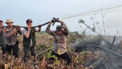 Dipimpin Langsung Kapolres Siak, Tim Gabungan Berhasil Padamkan Api di Tasik Betung