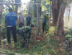 Kerja Bakti Babinsa Koramil 01/Tambun Bersama Petugas Keamanan di Pos Security Cluster Bima Buana