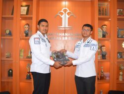 Semangat Hidup Sehat, Rutan Bangil Kanwil Kemenkumham Jatim Bagikan Kaos Olahraga Untuk Seluruh Pegawai