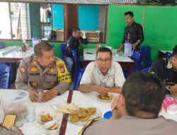 Jum’at Curhat Polda Riau di Kecamatan Tenayan Raya, Tim Berikan 25 Paket Sembako