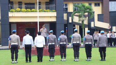 Tekankan Pelayanan Prima dan Jauhi Pelanggaran, Kapolres Kuansing Pimpin Apel Pagi, 