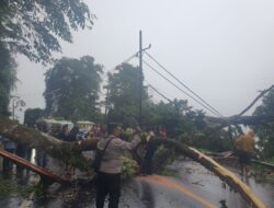 Akses Jalur Medan-Brastagi Terputus, TNI-Polri Bersinergi Lakukan Evakuasi