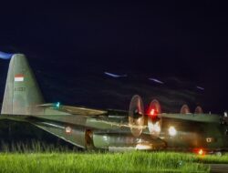 Tingkatkan Kemampuan dan Kesiapsiagaan Operasi, Lanud Sultan Hasanuddin Gelar Latihan Terbang Malam Libatkan Jet Tempur Sukhoi SU-30 MK2, Pesawat Boeing 737-200 dan Hercules C-130H