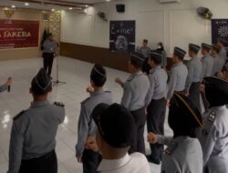 Kedisiplinan Pegawai, Kepala Rutan Bangil Pimpin Apel Pagi dan Cek Kerapihan Pegawai