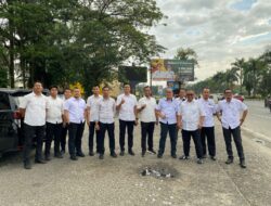 Berkah Ramadan, Ditreskrimum Polda Riau Bagi Takjil Gratis ke Pengendara