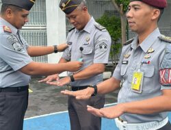 Bangun Kedisiplinan Petugas Melalui Pengecekan Seragam dan Atribut