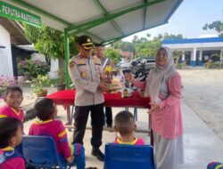 Belajar Mengenal Profesi Kepolisian, Siswa TK Mutiara Bunda Kunjungi Mapolsek Tapung